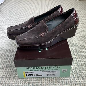 Donald J Pliner platform loafer. Sz 8.5 brown suede.  Medium width.